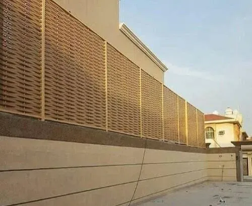 واجهة معدنية مثقّبة بلون بيج