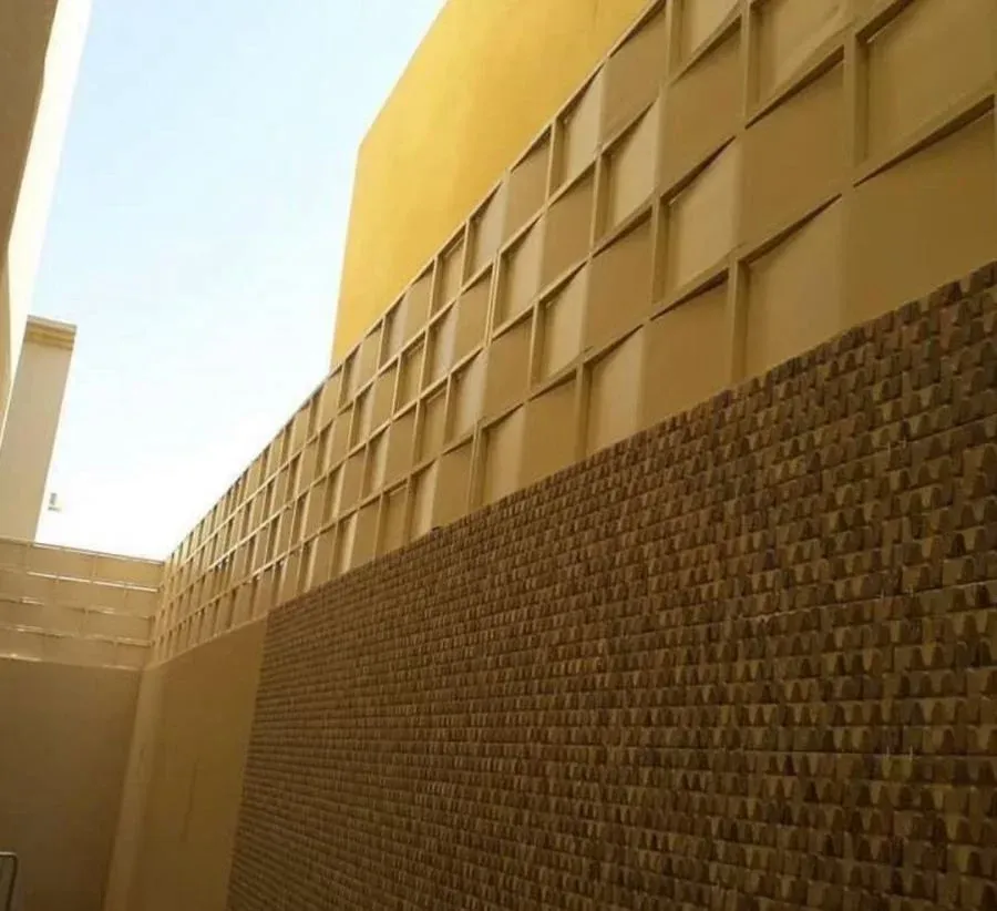 ساتر معدني بزخرفة هندسية ثلاثية الأبعاد